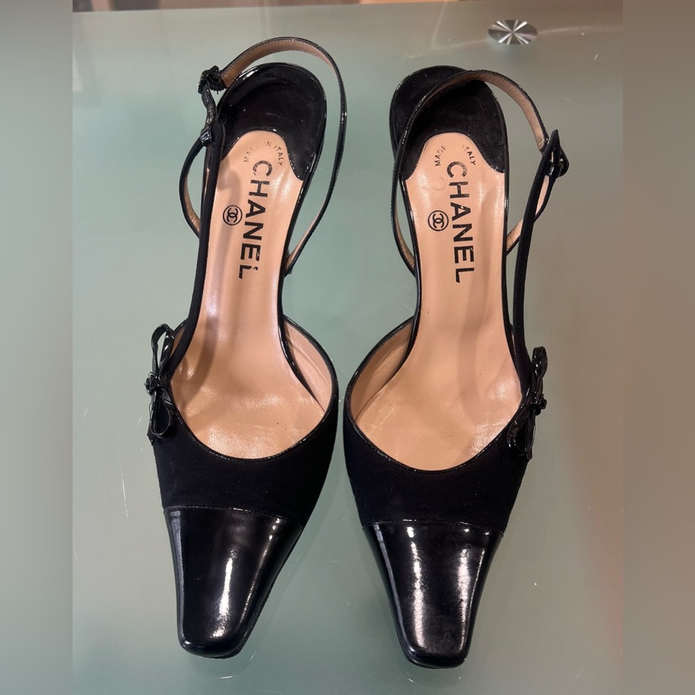 Chanel size 40 black patent leather heels